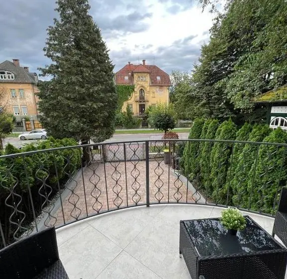 اتاق استاندارد سه تخته با سرویس بهداشتی مشترک, Emona Guesthouse Ljubljana