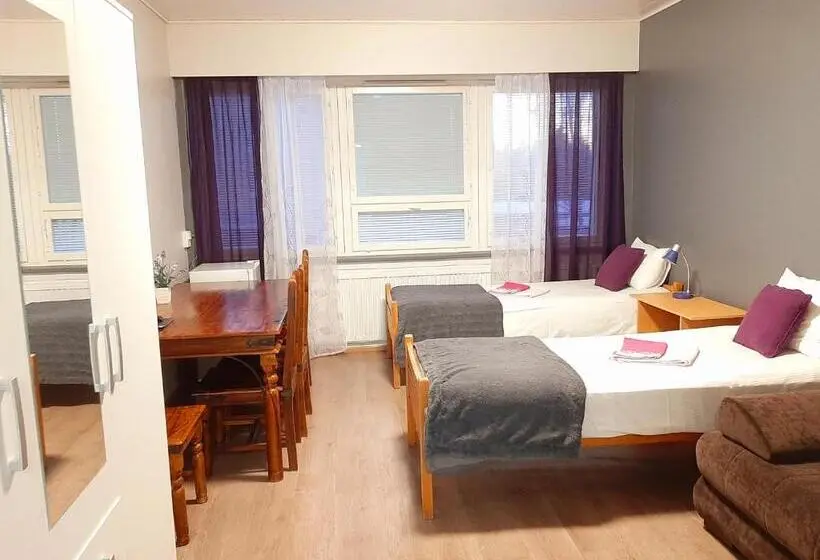 اتاق استاندارد سه تخته با سرویس بهداشتی مشترک, Center Hostel Kaatrahovi