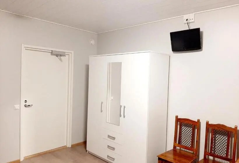 اتاق خانوادگی با سرویس بهداشتی مشترک, Center Hostel Kaatrahovi