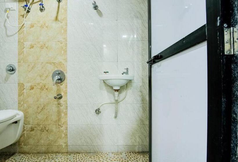 基本间, O Kunal Palace