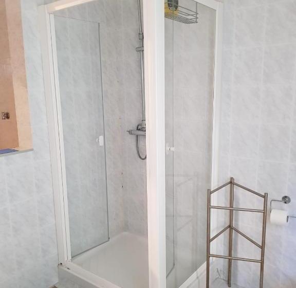 اتاق استاندارد با سرویس بهداشتی مشترک, Smart Rooms