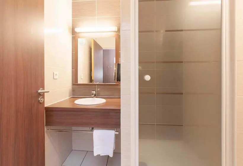 اتاق استاندارد سه نفره, B&b Hotel Saint Jean De Luz