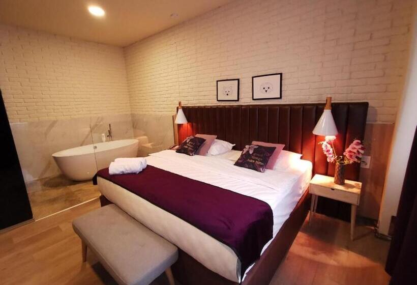 اتاق لوکس, Boutique Hotel St Georgije
