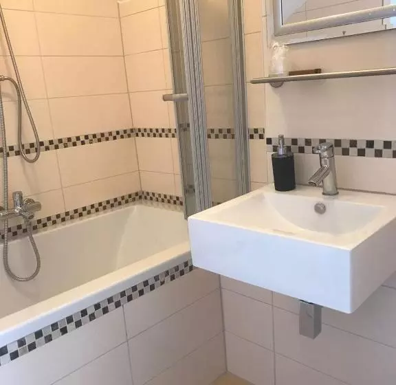 スタンダードスタジオ, Cityhotel Ahlen Garni