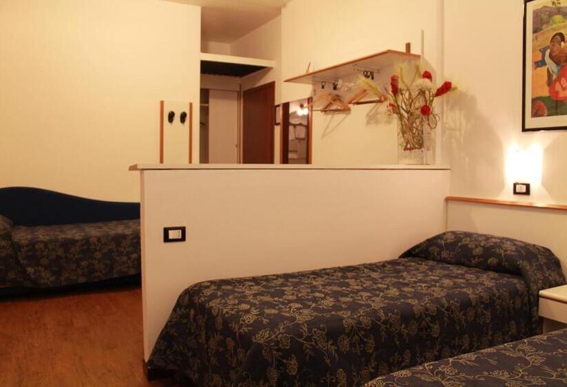 اتاق استاندارد سه نفره, Albergo Visconti