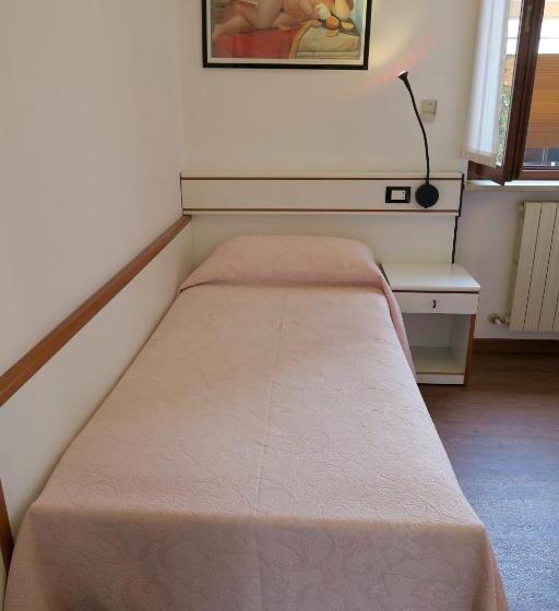 اتاق استاندارد یک نفره, Albergo Visconti