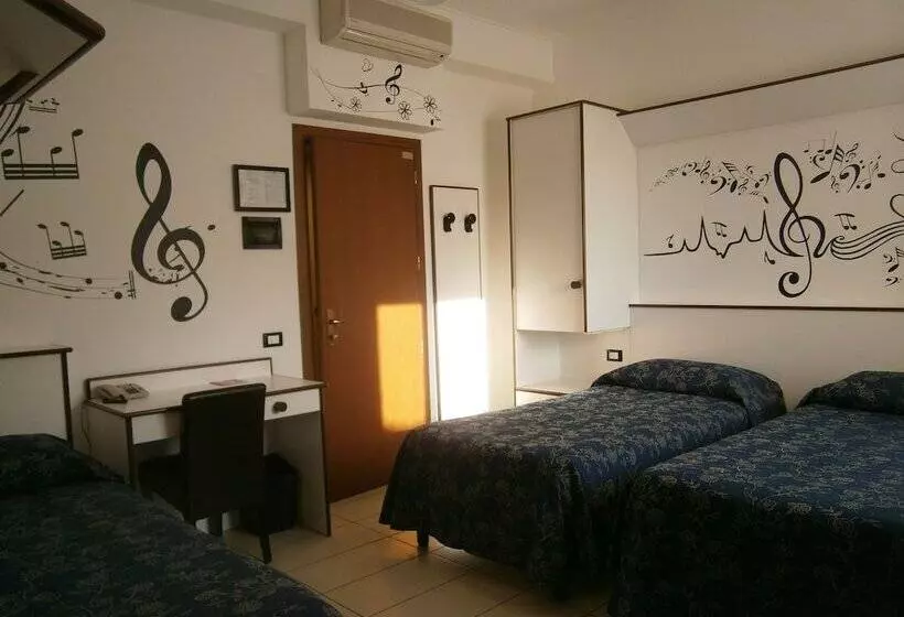 اتاق استاندارد سه نفره, Albergo Visconti