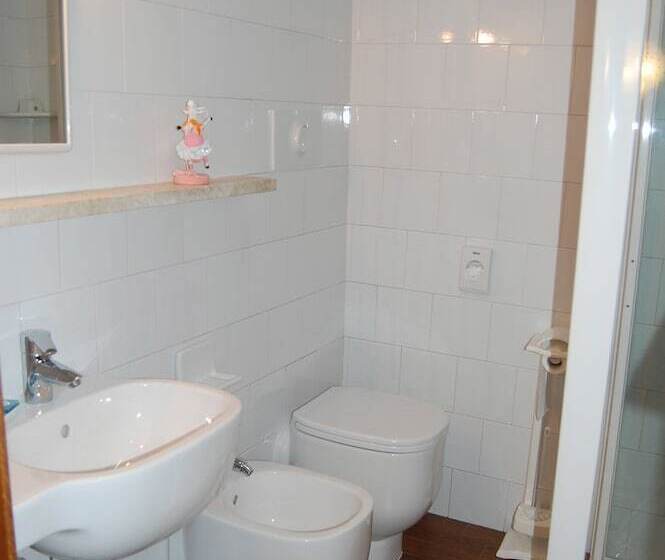 اتاق استاندارد سه نفره, Albergo Visconti