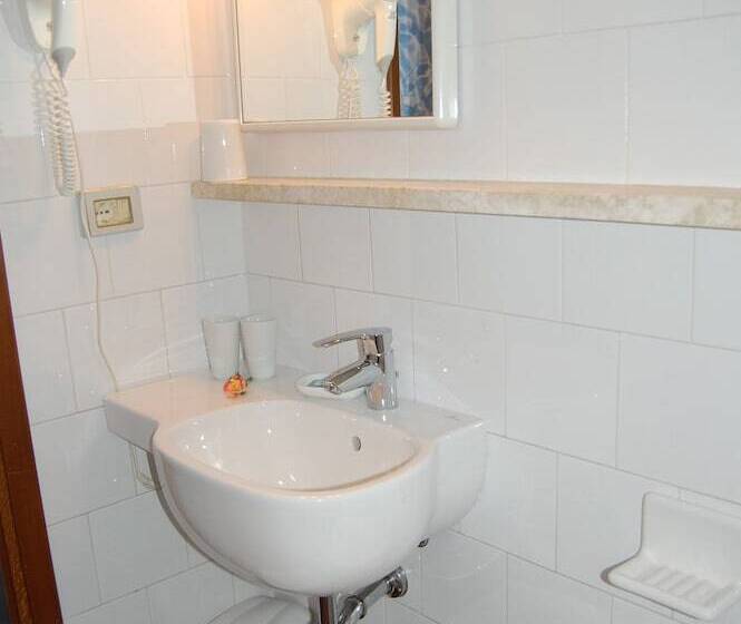 اتاق استاندارد, Albergo Visconti