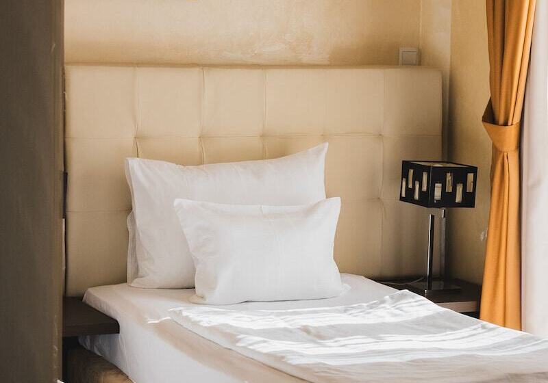 آپارتمان 1 خوابه, Alexandar Lux