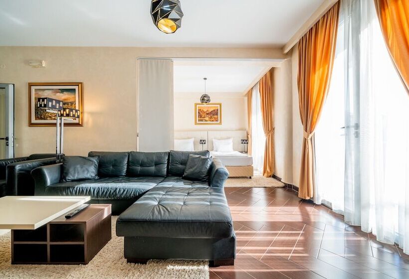 آپارتمان 1 خوابه, Alexandar Lux