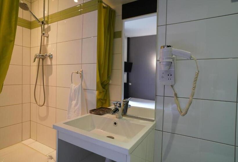 标准单人间, De Quebec