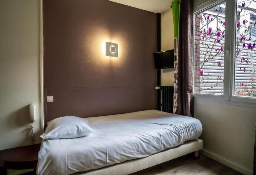 标准单人间, De Quebec