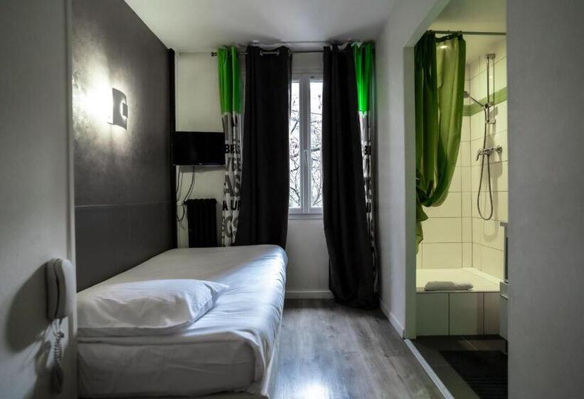 标准单人间, De Quebec