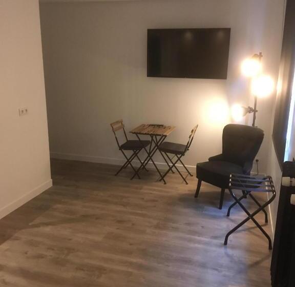 标准三人间, De Quebec