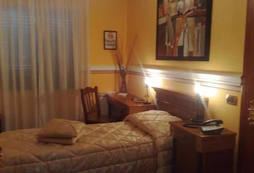 Chambre Standard Individuelle, Amadeus