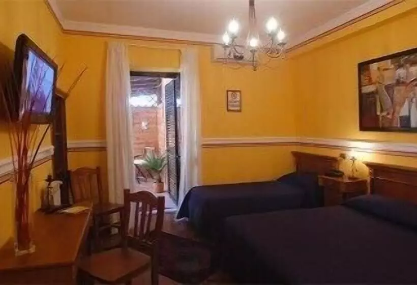 Chambre Triple Standard, Amadeus