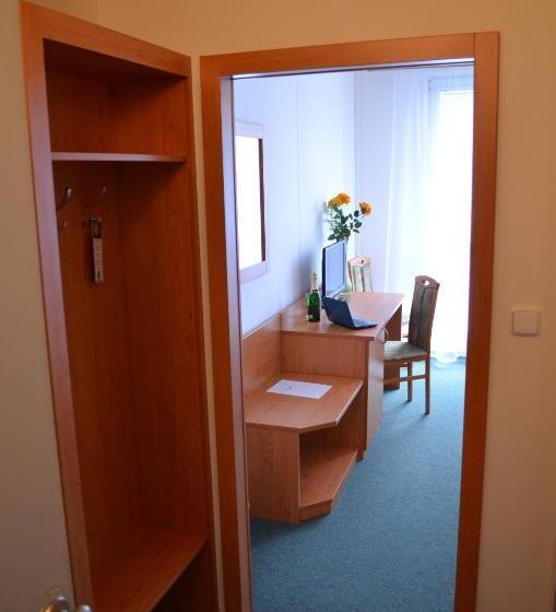 اتاق استاندارد یک نفره, Arnost Garni