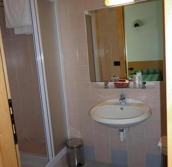 اتاق استاندارد چهار تخته, Aurora