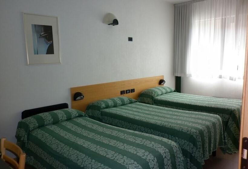 اتاق استاندارد سه نفره, Aurora