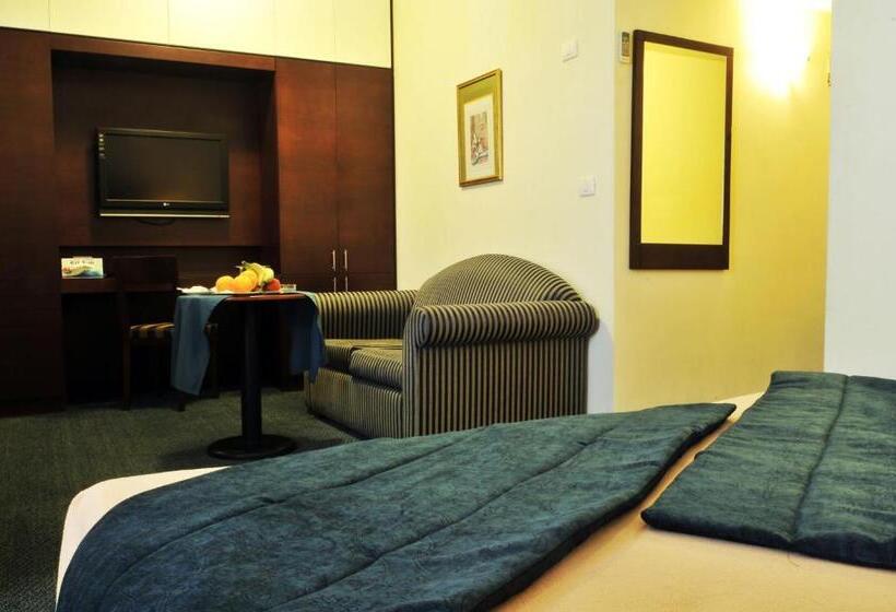 سوییت جونیور با چشم‌انداز دریا, Bel Azur Hotel   Resort