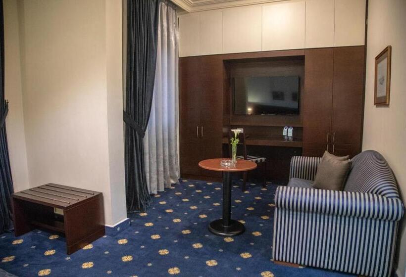 سوییت جونیور با چشم‌انداز دریا, Bel Azur Hotel   Resort