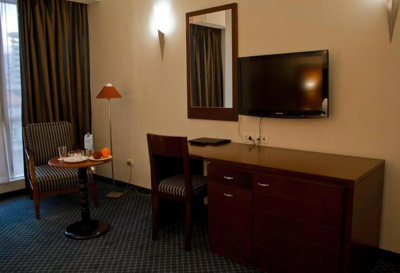 سوییت جونیور با چشم‌انداز شهر, Bel Azur Hotel   Resort