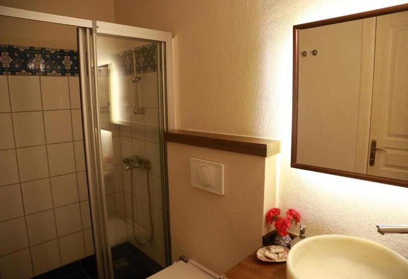 اتاق استاندارد سه نفره, Dardanos