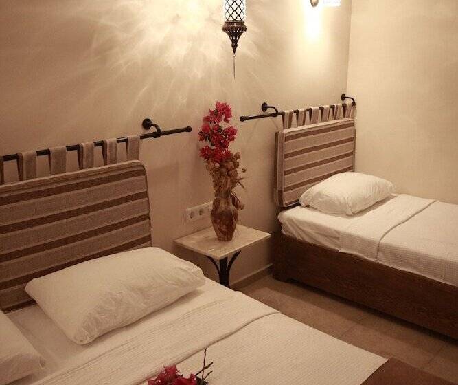 اتاق استاندارد سه نفره, Dardanos