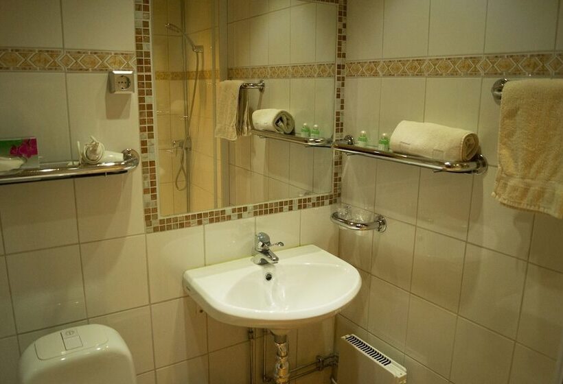 חדר סטנדרט, Drei Jahreszeiten