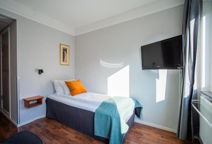 스탠다드 싱글 룸, Enter Amalie