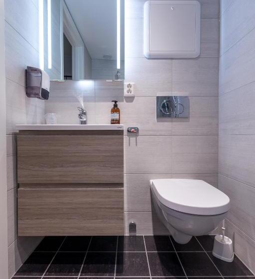 수피리어 룸, Enter Amalie