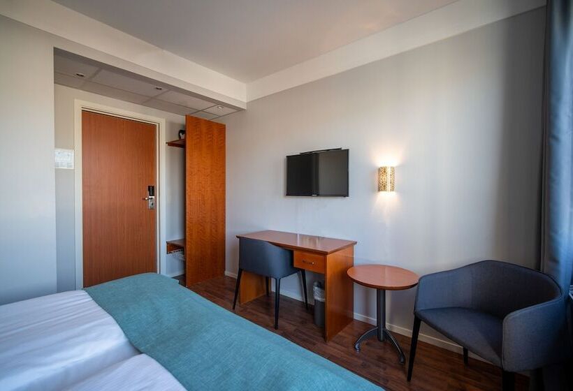 수피리어 룸, Enter Amalie