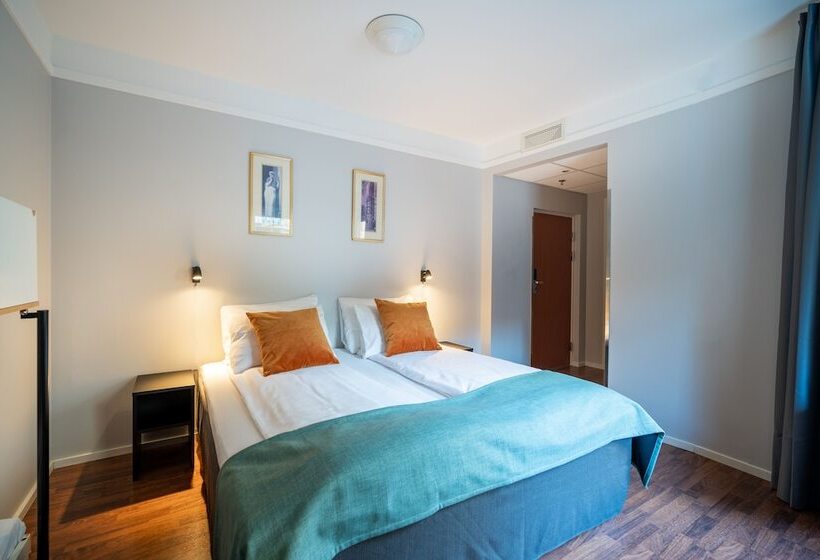 패밀리 룸, Enter Amalie