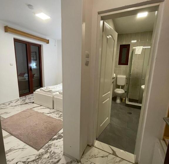 اتاق استاندارد با بالکن و چشم‌انداز دریا, Galia