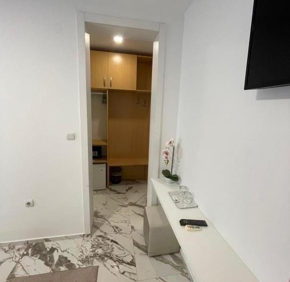 اتاق استاندارد با بالکن و چشم‌انداز دریا, Galia