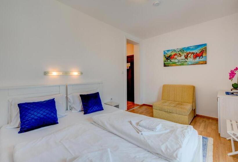 اتاق استاندارد با بالکن و چشم‌انداز دریا, Galia