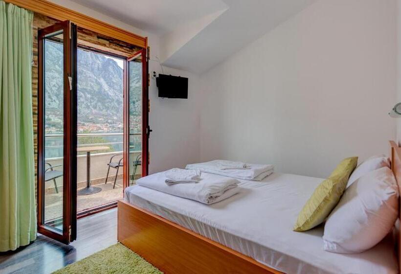 اتاق استاندارد با بالکن و چشم‌انداز دریا, Galia