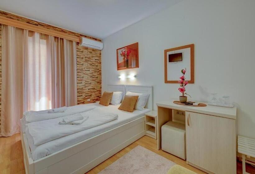 اتاق استاندارد با بالکن و چشم‌انداز دریا, Galia