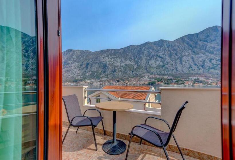 اتاق استاندارد با بالکن و چشم‌انداز دریا, Galia