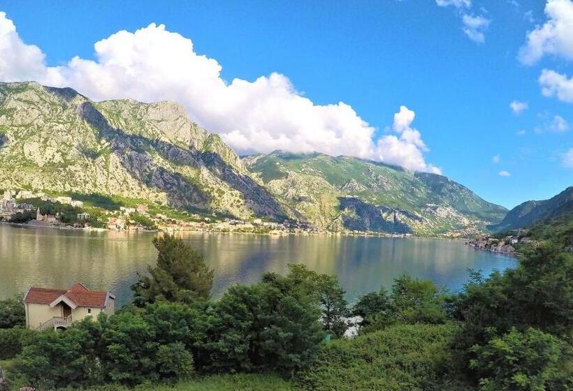 اتاق استاندارد با بالکن و چشم‌انداز دریا, Galia