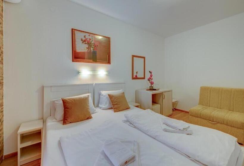 اتاق استاندارد با بالکن و چشم‌انداز دریا, Galia