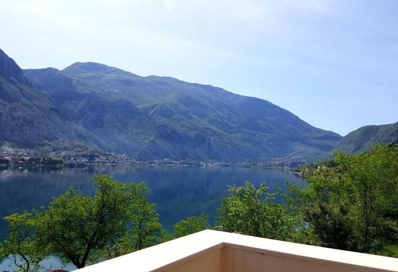 اتاق استاندارد با بالکن و چشم‌انداز دریا, Galia