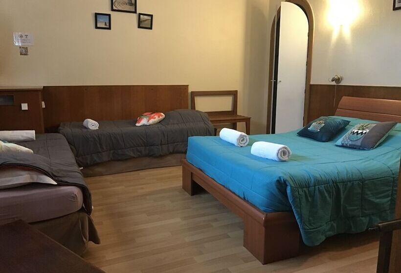 חדר משפחתי, Hôtel Des Alliés