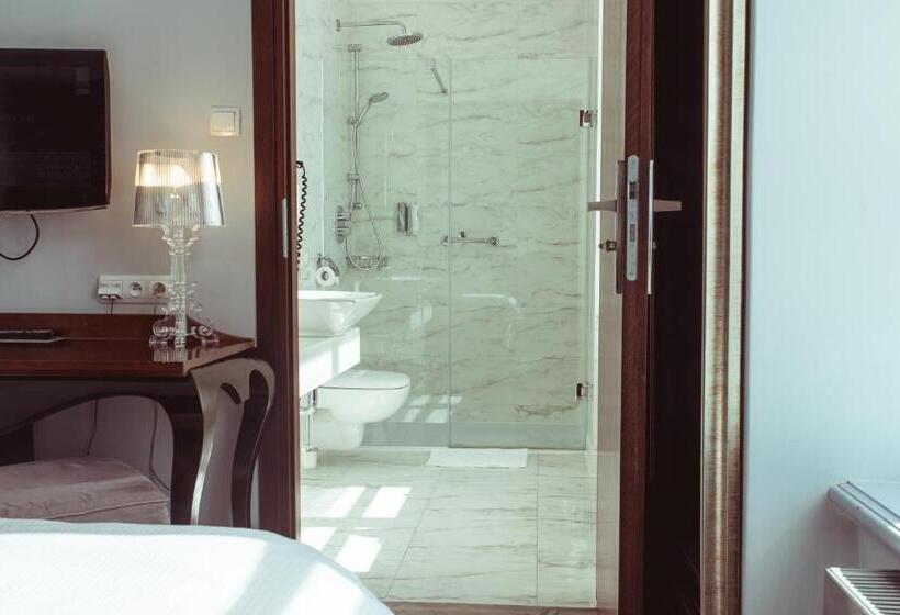 חדר סטנדרט יחיד, Krasicki