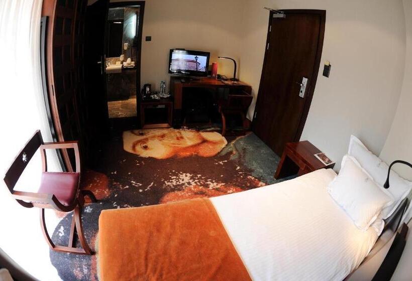 חדר סטנדרט יחיד, Krasicki