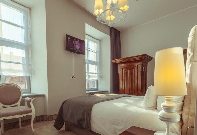 חדר דלוקס, Krasicki