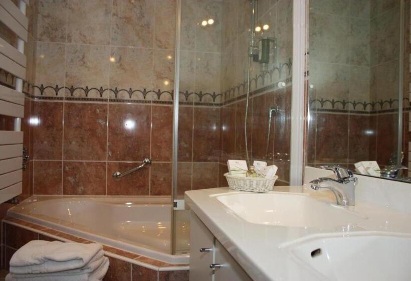 Семейный Номер, La Ferronniere