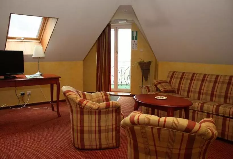 Perhehuone, La Ferronniere