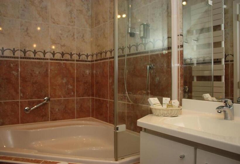 Семейный Номер, La Ferronniere